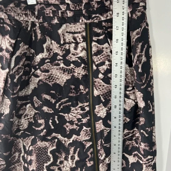 Banana Republic Black and Cream Pencil Skirt - Picture 10 of 11